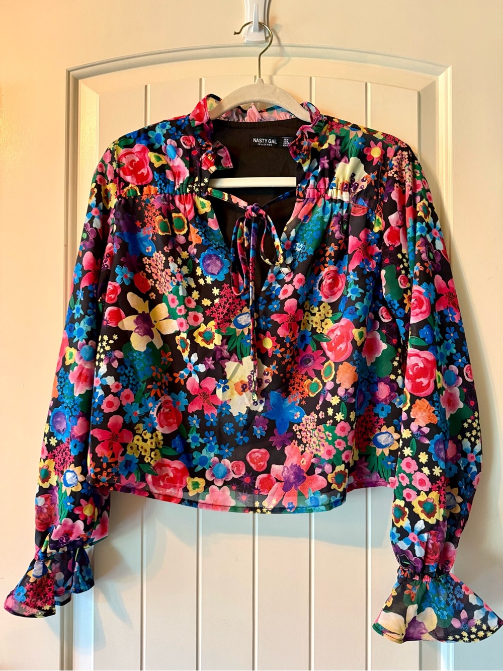 Nasty Gal Black Multicolor Floral Tie-Front Blouse